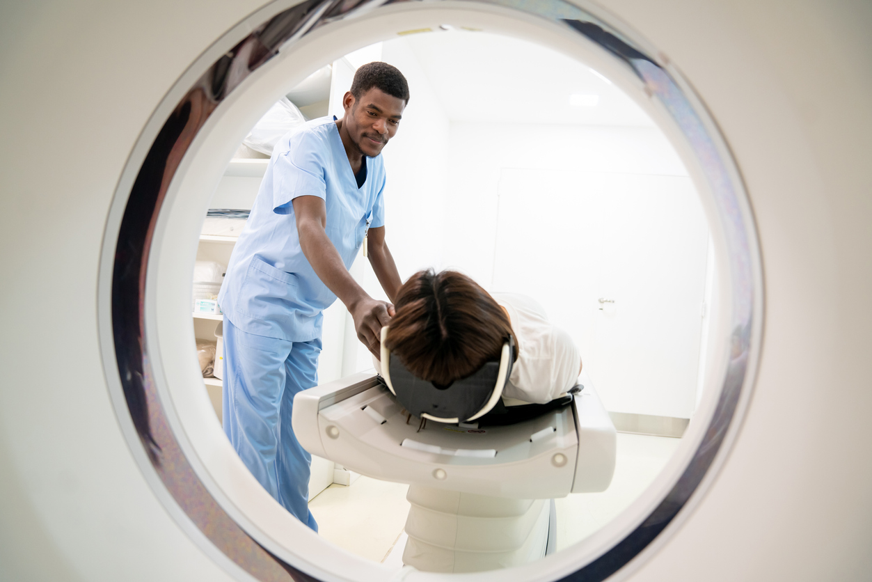 man giving woman an MRI